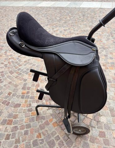 SELLA  NORTON PVC  MIS. 16,5"  - USATA